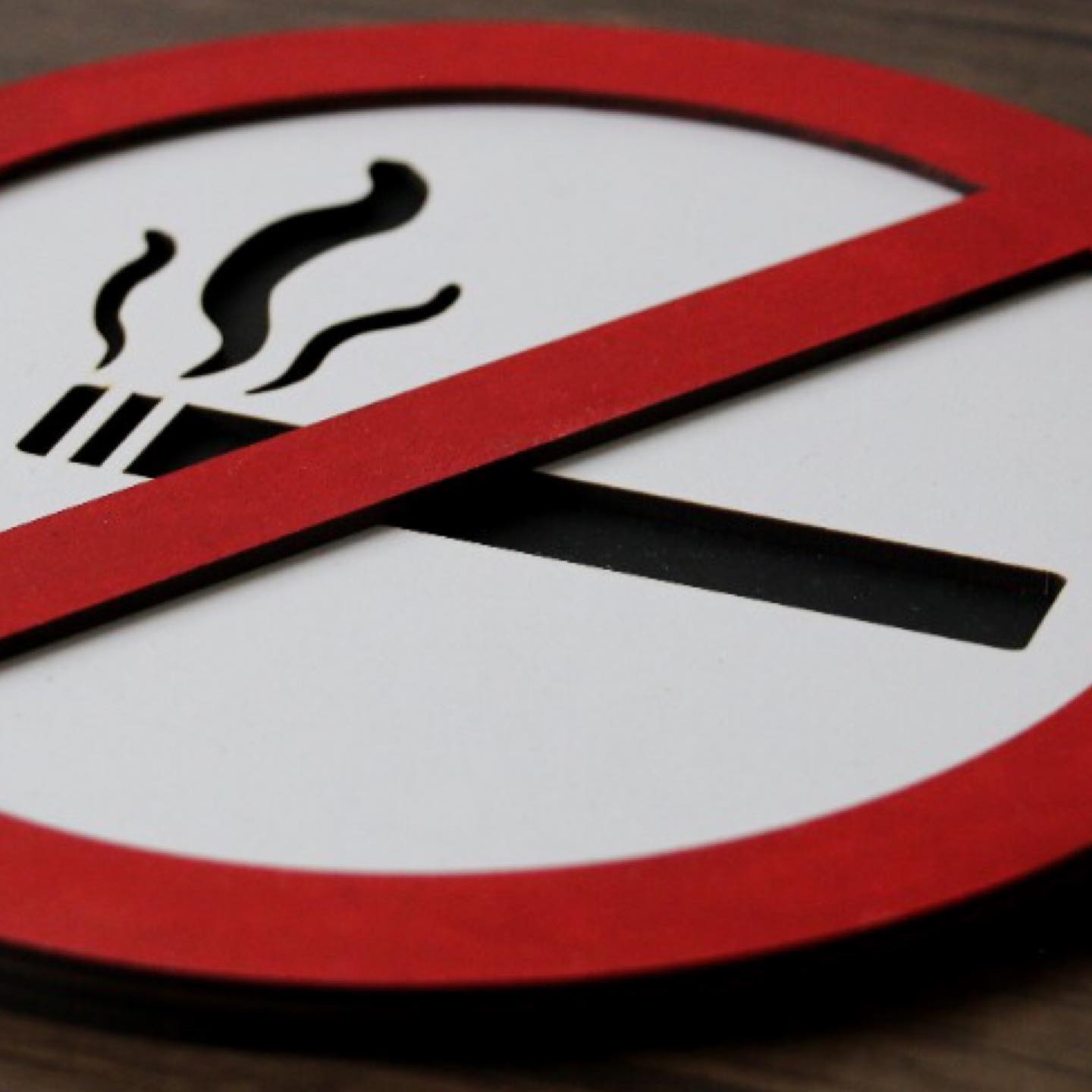 تابلوی سیگار کشیدن ممنوع